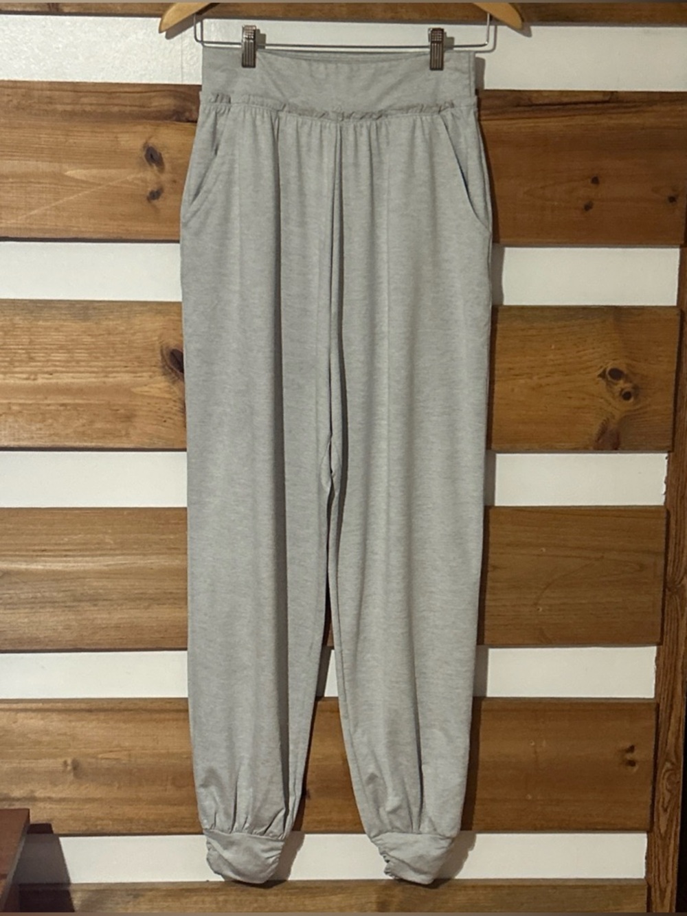 BODY & SOL Women's Size Small Gray Lounge Jogger Comfy w/Ruffle Top & Pockets